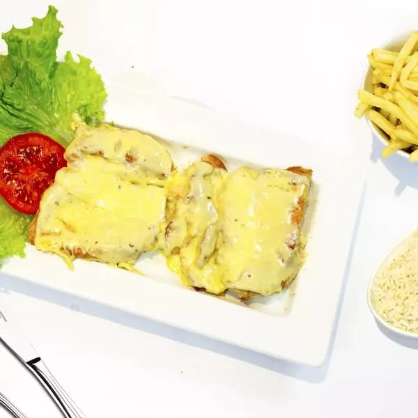 Filé de frango com queijo.