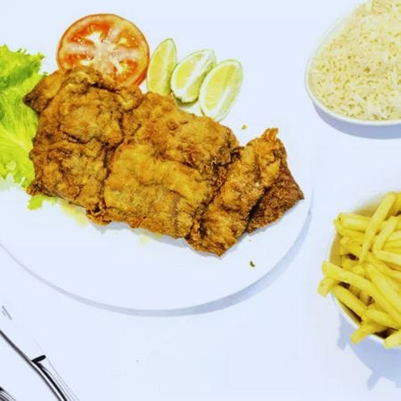 filé mignon ã milanesa, arroz e batata frita